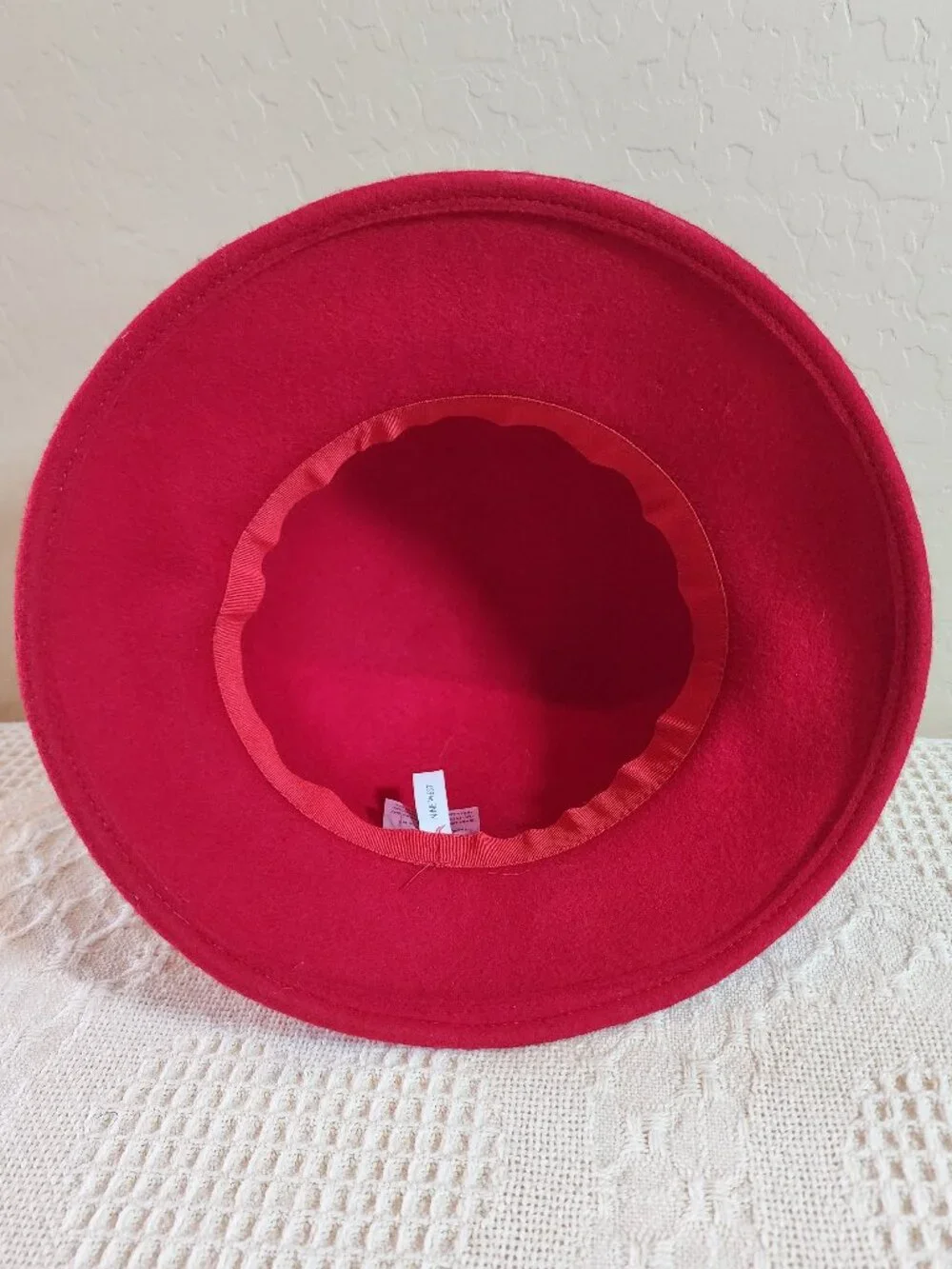 Brilliant Red 100% Wool Cloche Bell Hat Brown Faux Lether Trim Classic Classy
